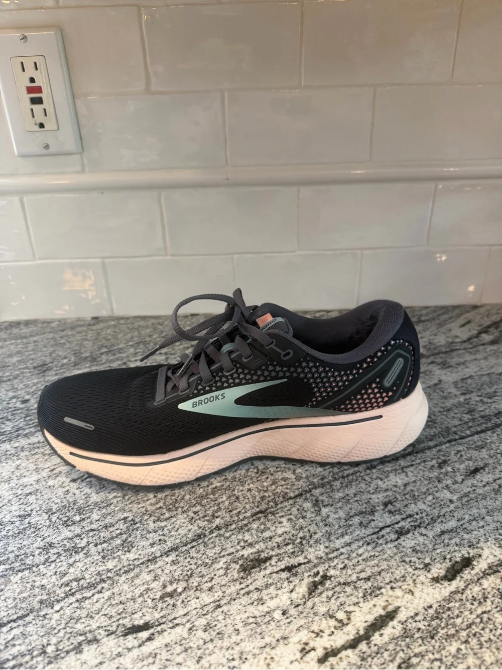 Women’s Brooks Ghost 14 Size 10.5